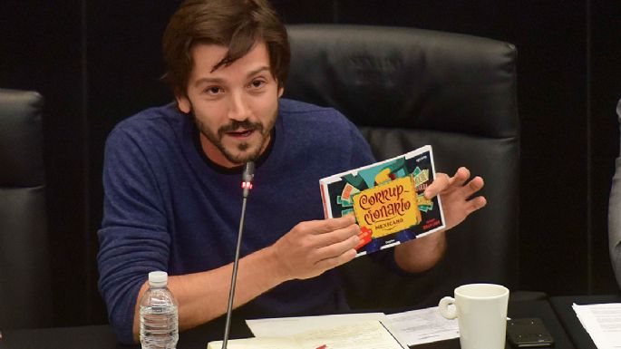 Presentan ‘Corrupcionario Mexicano’ en el Senado; el problema nos atañe a todos, dice Diego Luna