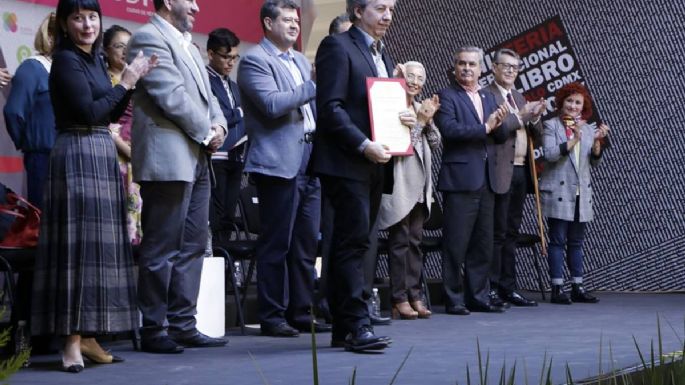 Feria del Zócalo: El Poniatowska de novela, a David Toscana