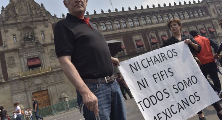 Salen "fifís" a las calles para apoyar proyecto del NAIM en Texcoco (fotogalería)