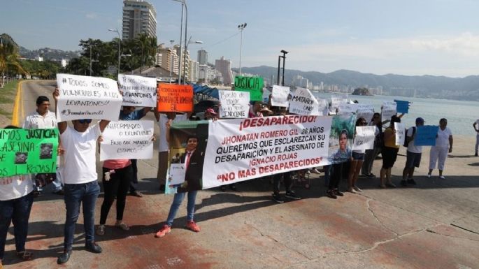 Policías participaron en la desaparición de dos jóvenes en Guerrero, denuncian sus familiares