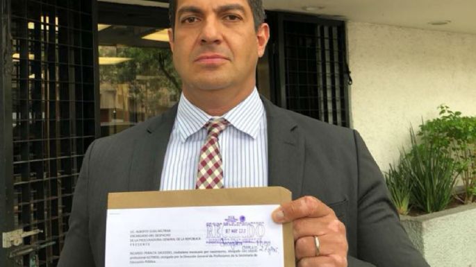 Abogado denuncia ante la PGR al periodista Ricardo Alemán por 'hacer apología del delito”