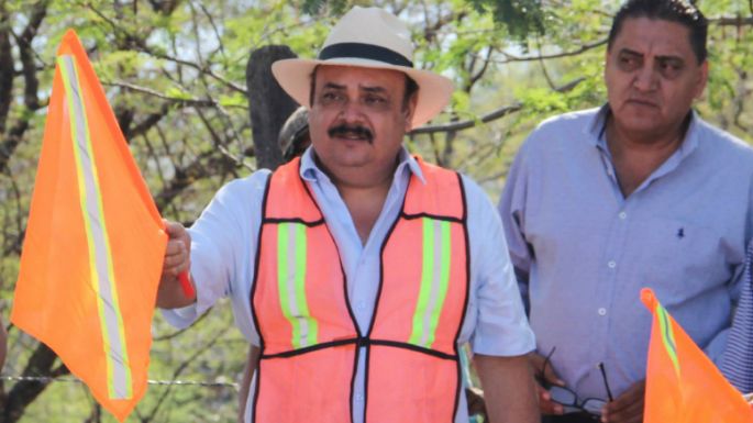 Con bombas molotov, incendian vehículo del alcalde de Amacuzac, Morelos