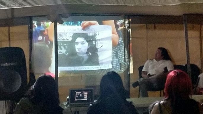 Con velada en caseta telefónica exigen justicia a dos años del feminicidio de Lesvy Berlín