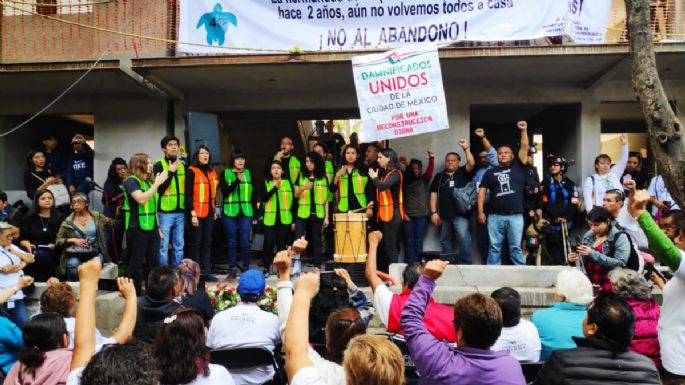Damnificados del Multifamiliar Tlalpan honran a las víctimas de los sismos de 1985 y 2017