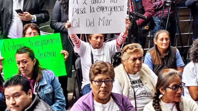 Damnificados del Multifamiliar Tlalpan honran a las víctimas de los sismos de 1985 y 2017