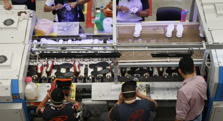 Suben solicitudes de ayuda por desempleo en EU