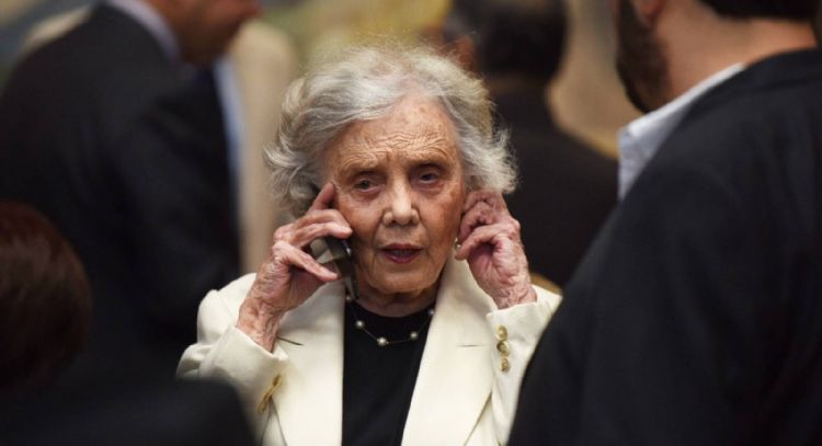 Gregorio Luke ofrece una visión global de la escritora Elena Poniatowska