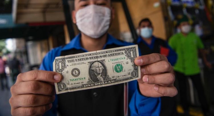 Reforma fiscal de Trump que incluye impuesto a remesas le pega al peso; se cotiza en 19.41 por dólar