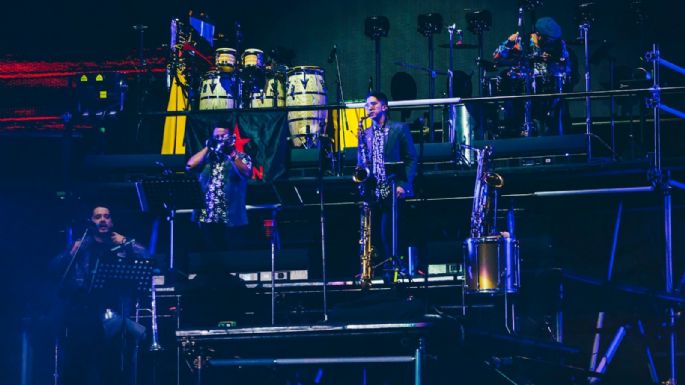 Panteón Rococó, pachangón y ofrendas ska en el Foro Sol