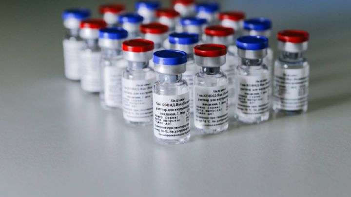 Investigan a trabajador de salud del Edomex por posesión indebida de 57 vacunas Sputnik V