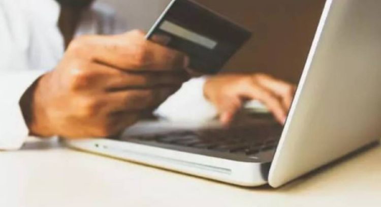 Estos son los mensajes que usan los ciberdelincuentes para clonar tarjetas