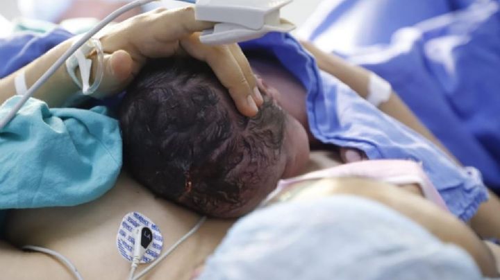 Dos bebés se disputan el título del primer nacimiento en 2022