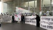 Pilotos y sobrecargos de Aeromar protestan en el AICM y exigen pago de salarios