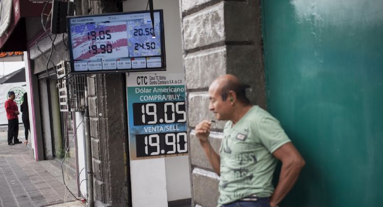 Peso retrocede tras acuerdo arancelario entre Estados Unidos y China