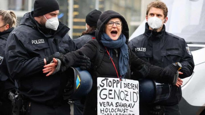 Justicia alemana investiga protestas contra medidas por la pandemia por relativizar el Holocausto