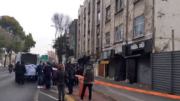 Niño de seis años muere al caer de un tercer piso en Insurgentes