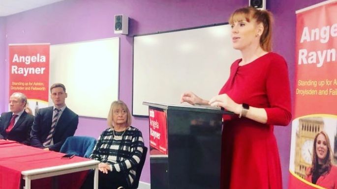 Johnson califica de "tontería misógina" un artículo sobre la líder laborista Angela Rayner
