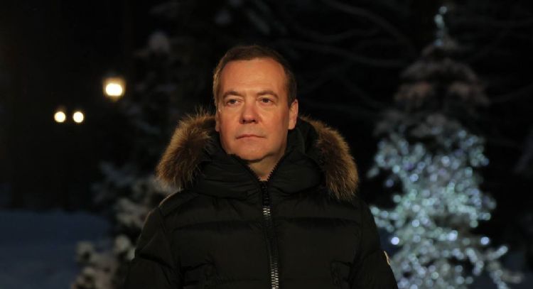 El expresidente ruso Medvedev se burla de Trump y Musk y se ofrece a mediar para un "acuerdo de paz"