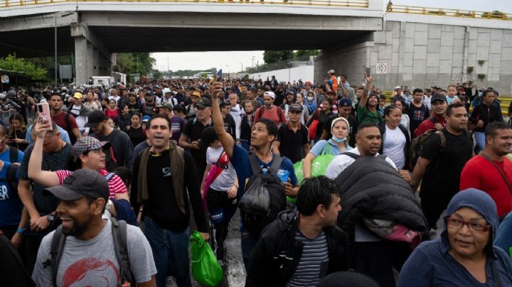 Caravana de migrantes sale de Tapachula en busca del "sueño americano"