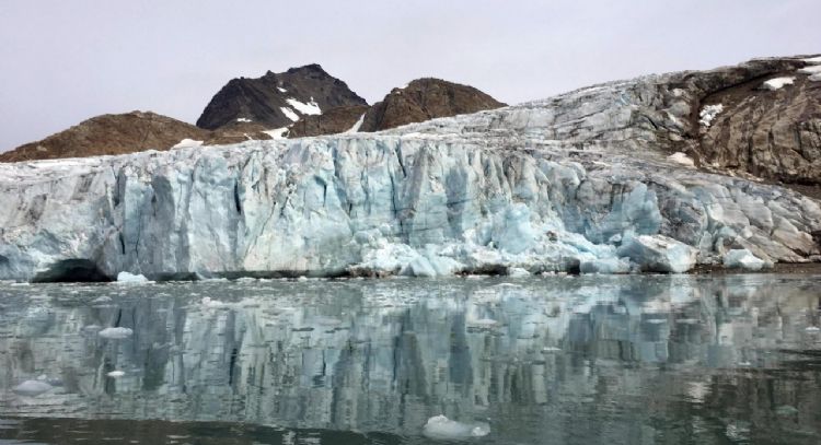 La ola de calor provoca que la capa de hielo de Groenlandia se derrita más rápido