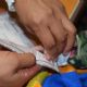 Cómo registrar a un bebé en 2026: así puedes elegir el orden de los apellidos