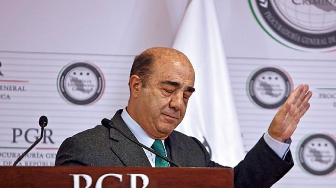 Murillo Karam tramita amparo para presentar pruebas en el caso por la tortura de “El Cepillo”
