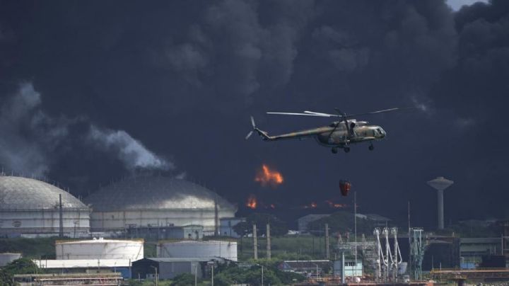 Se extiende incendio en base de combustible en Cuba
