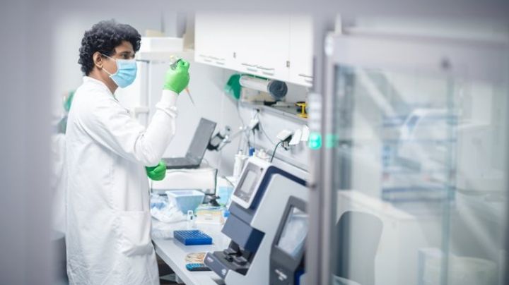 Pfizer y BioNTech anuncian que su vacuna adaptada a variantes de ómicron llegará hasta octubre