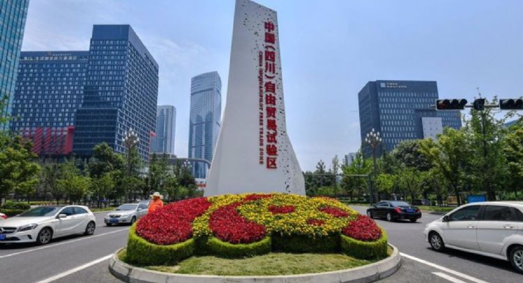 China amplía la entrada sin visa a más de 70 países para atraer turistas