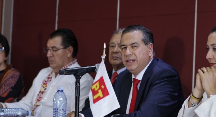 Mejía Berdeja presenta solicitud de juicio político contra diputados de oposición de Coahuila