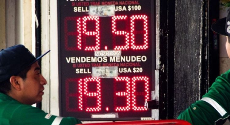 El peso cierra la semana con un repunte de casi 4%; el dólar se vende en 19.20 pesos