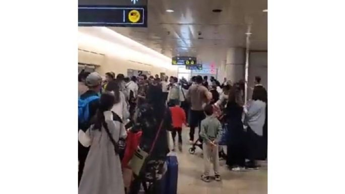 Mexicanos cantan “Cielito Lindo” en aeropuerto de Israel antes de ser repatriados (Video)