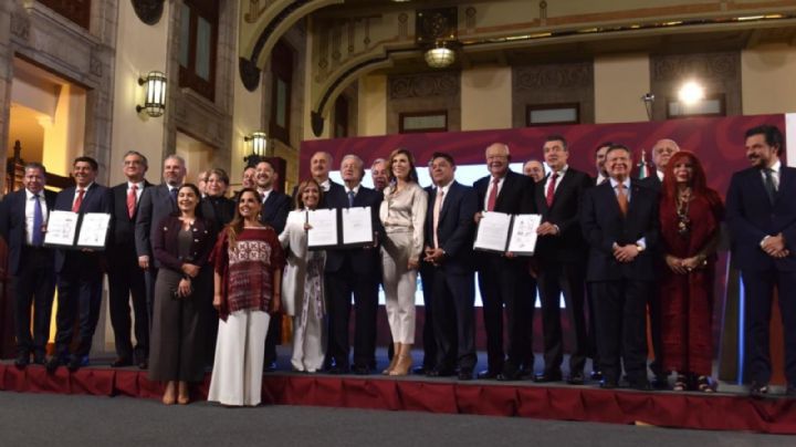 AMLO firma acuerdo con 23 gobernadores para dar atención médica con IMSS Bienestar