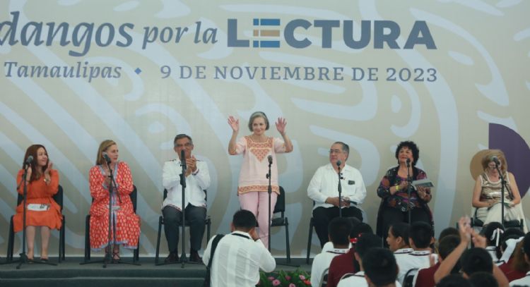 Leer para fortalecer la transformación, pide Américo a estudiantes