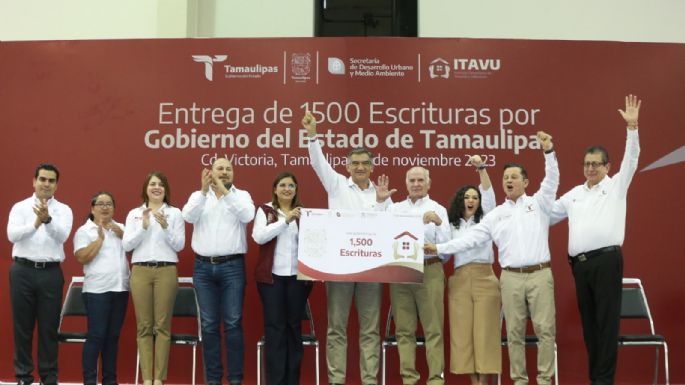 Entrega Américo escrituras a 1,500 familias tamaulipecas
