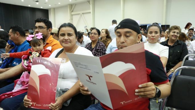 Entrega Américo escrituras a 1,500 familias tamaulipecas