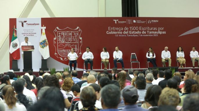 Entrega Américo escrituras a 1,500 familias tamaulipecas