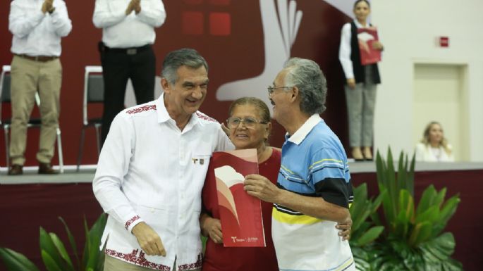 Entrega Américo escrituras a 1,500 familias tamaulipecas
