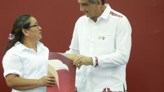 Entrega Américo escrituras a 1,500 familias tamaulipecas