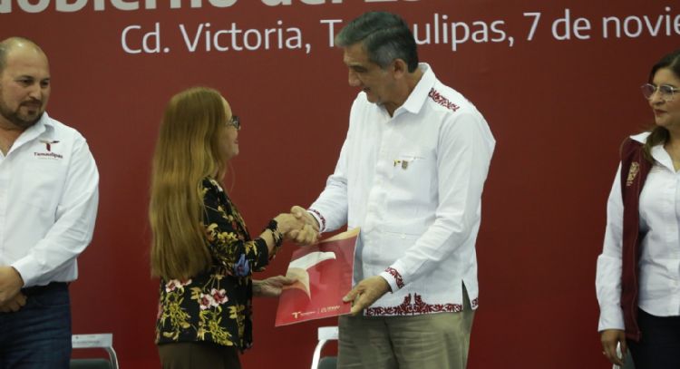 Entrega Américo escrituras a 1,500 familias tamaulipecas