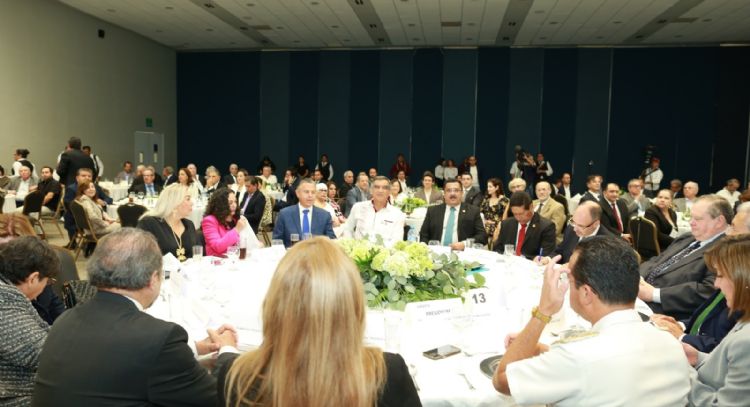 Reafirma gobernador apoyo a empresarios para atraer inversiones