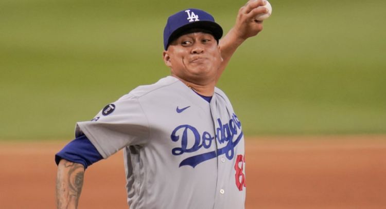 El pitcher mexicano Víctor González llega a Yankees por intercambio con Dodgers