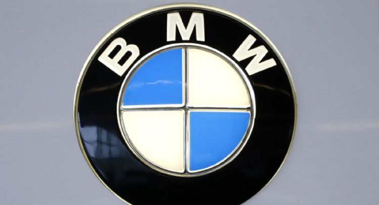 BMW llama a reparación SUVs en EU por riesgo en bolsas de aire