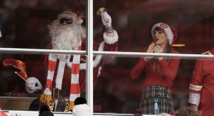 Taylor Swift llega al estadio de Kansas para ver jugar a Travis Kelce... y pierden los Chiefs