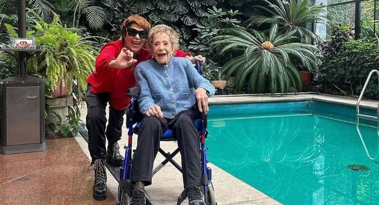 Silvia Pinal, hospitalizada por influenza, “mejora increíblemente”: Alejandra Guzmán