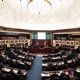 Cámara de Representantes de EU aprueba proyecto de gastos que incluye impuesto de 3.5% a remesas