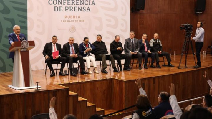 AMLO pide a migrantes no caer en promesas de “polleros” que engañan con el fin del título 42