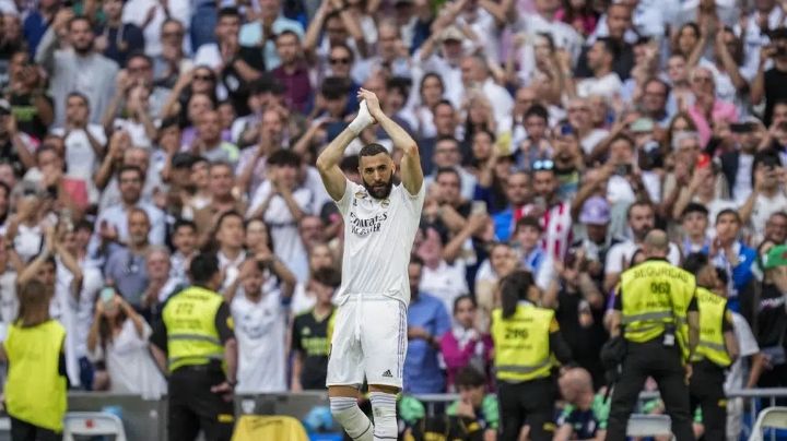 Benzema se despide de sus compañeros y del Real Madrid en una ceremonia