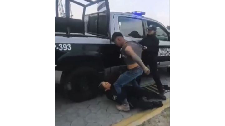 Sujeto ebrio da puñetazos en el rostro a mujer policía para evitar arresto en Cholula (Video)