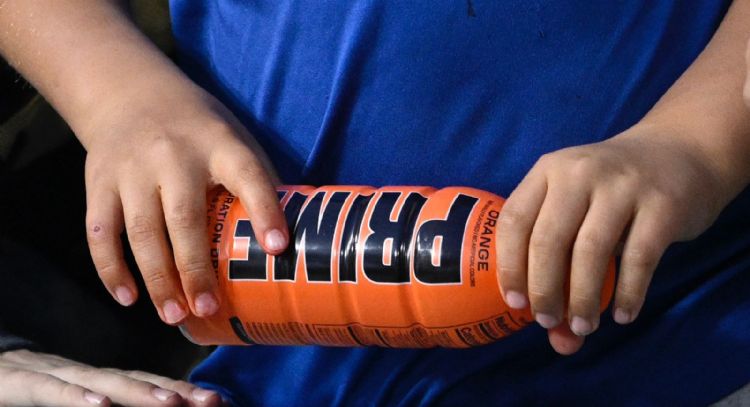 Bebida energética popular entre jóvenes está bajo la lupa por esta razón